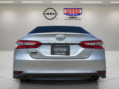 Used 2018 Toyota Camry XLE FWD image 3