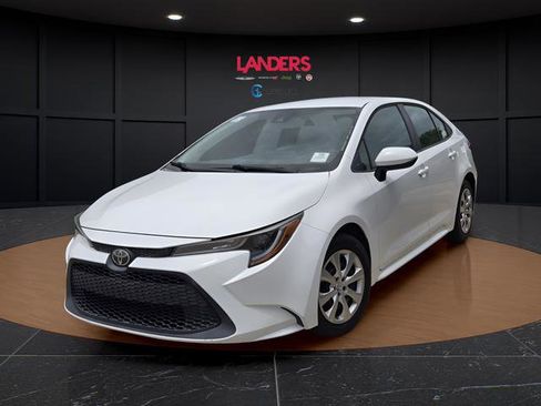 Used 2020 Toyota Corolla LE FWD image 1