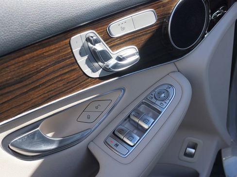 Used 2019 Mercedes-Benz GLC 300 image 19