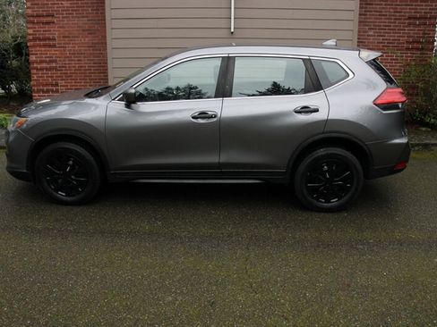 Used 2017 Nissan Rogue S AWD/4WD image 14