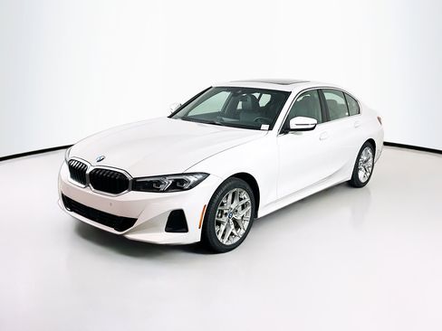 Used 2025 BMW 330i Sedan image 3