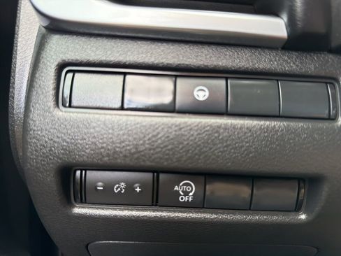 Used 2023 Nissan Rogue SV FWD image 23
