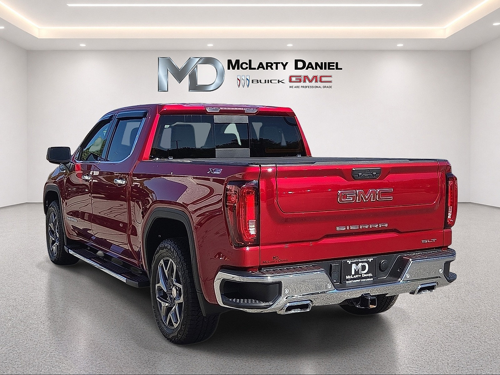 Used 2025 GMC Sierra 1500 SLT w/ SLT Premium Package AWD/4WD image 13