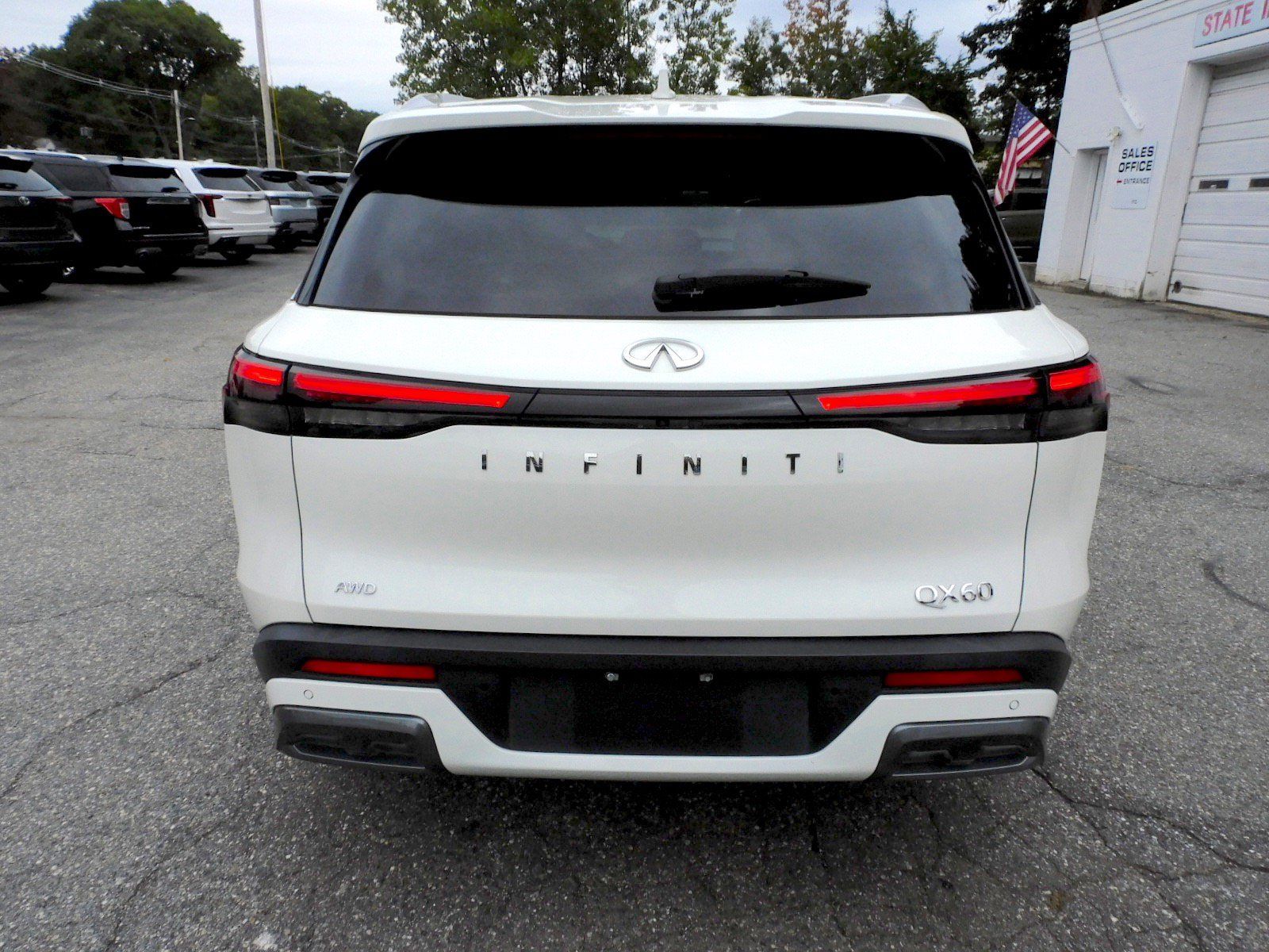 Used 2023 INFINITI QX60 Sensory AWD/4WD image 4
