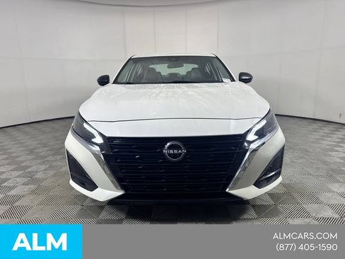 Used 2025 Nissan Altima 2.5 SV FWD image 2