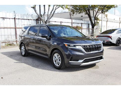 Certified 2024 Kia Carnival LX image 9