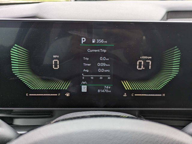 Used 2025 Kia Carnival EX FWD image 29