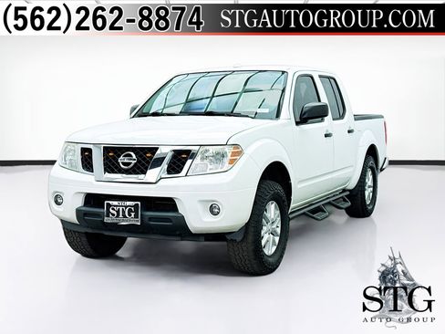 Used 2018 Nissan Frontier SV image 1