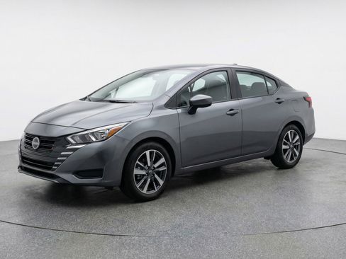 Used 2025 Nissan Versa SV image 3