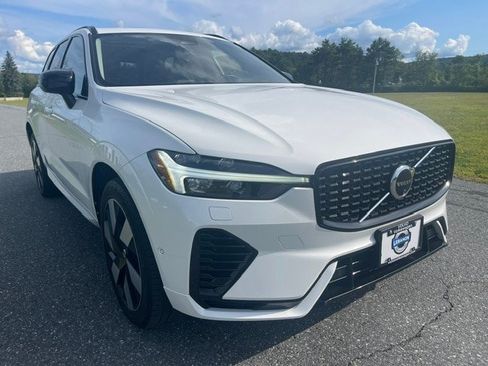 Used 2024 Volvo XC60 T8 Plus w/ Protection Package Premier AWD/4WD image 6