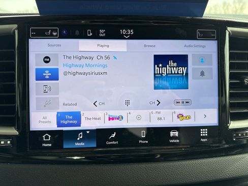 Used 2024 Chrysler Pacifica Touring-L image 29