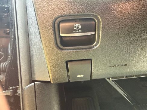 Used 2023 Jeep Grand Cherokee Limited w/ Luxury Tech Group II AWD/4WD image 30