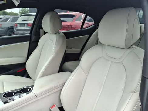 Used 2024 Genesis G70 2.5T RWD image 17