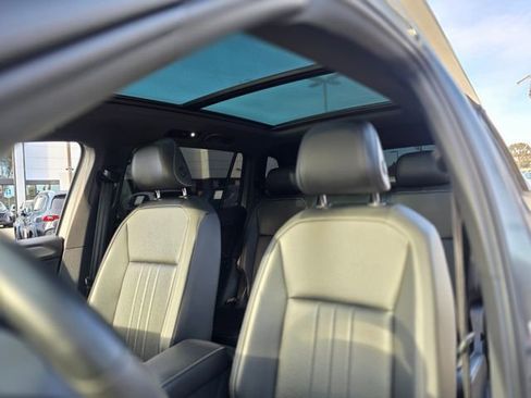 Used 2022 Volkswagen Tiguan SE R-Line FWD image 14