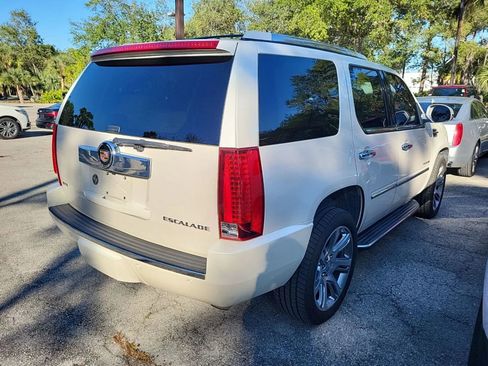 Used 2012 Cadillac Escalade Luxury image 4