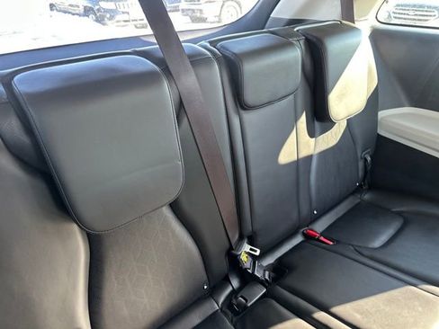 Used 2022 Kia Carnival LX image 19