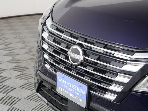 Used 2024 Nissan Rogue Platinum w/ Platinum Premium Package image 11