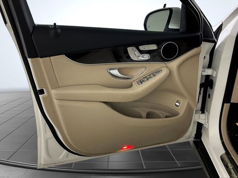 Used 2020 Mercedes-Benz GLC 300 image 23