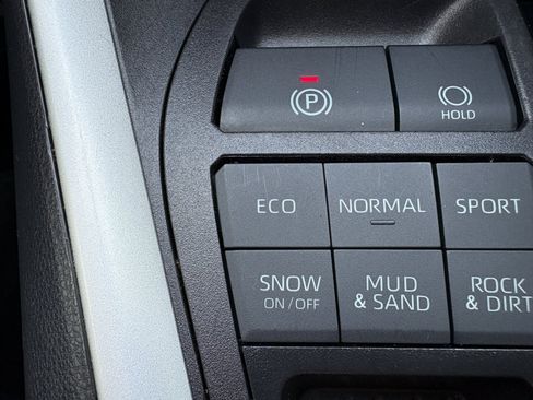 Used 2024 Toyota RAV4 XLE AWD/4WD image 28