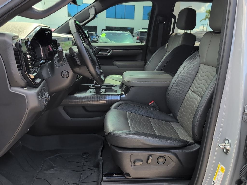 Used 2024 Chevrolet Silverado 1500 ZR2 w/ Technology Package AWD/4WD image 9