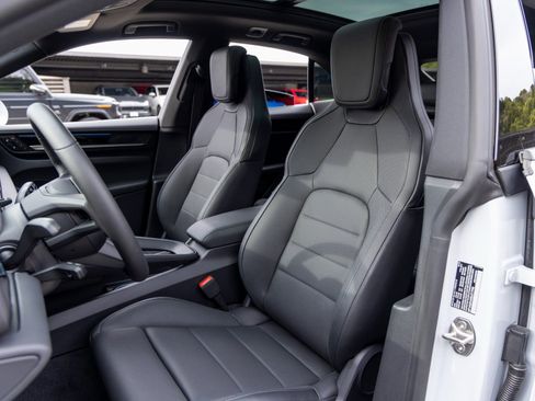 New 2025 Porsche Macan Electric image 5