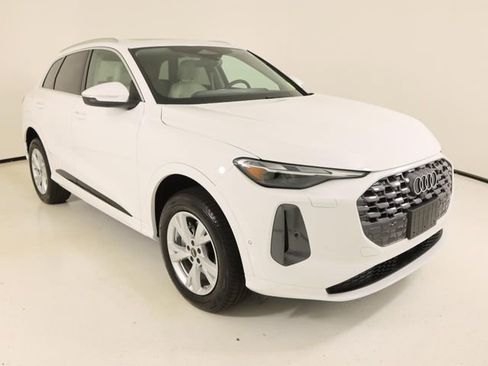 Used 2025 Audi Q5 Premium w/ Convenience Package image 7