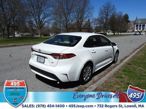 Used 2020 Toyota Corolla LE FWD image 5