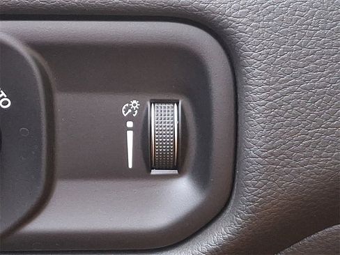 Used 2024 RAM 2500 Tradesman w/ Chrome Appearance Group image 22