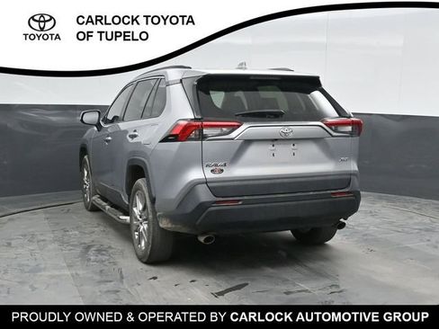 Used 2021 Toyota RAV4 XLE Premium image 9