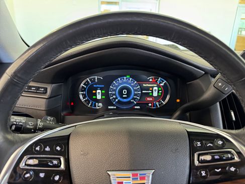 Used 2020 Cadillac Escalade Luxury w/ Escalade Sport Edition image 10
