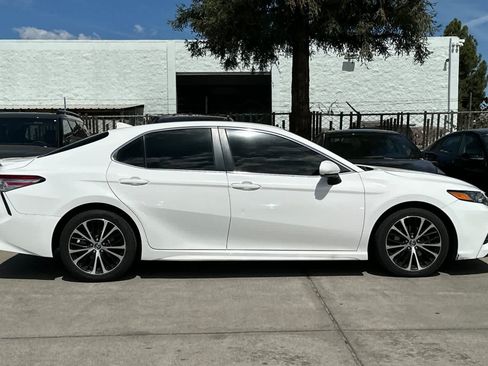 Used 2020 Toyota Camry SE FWD image 9
