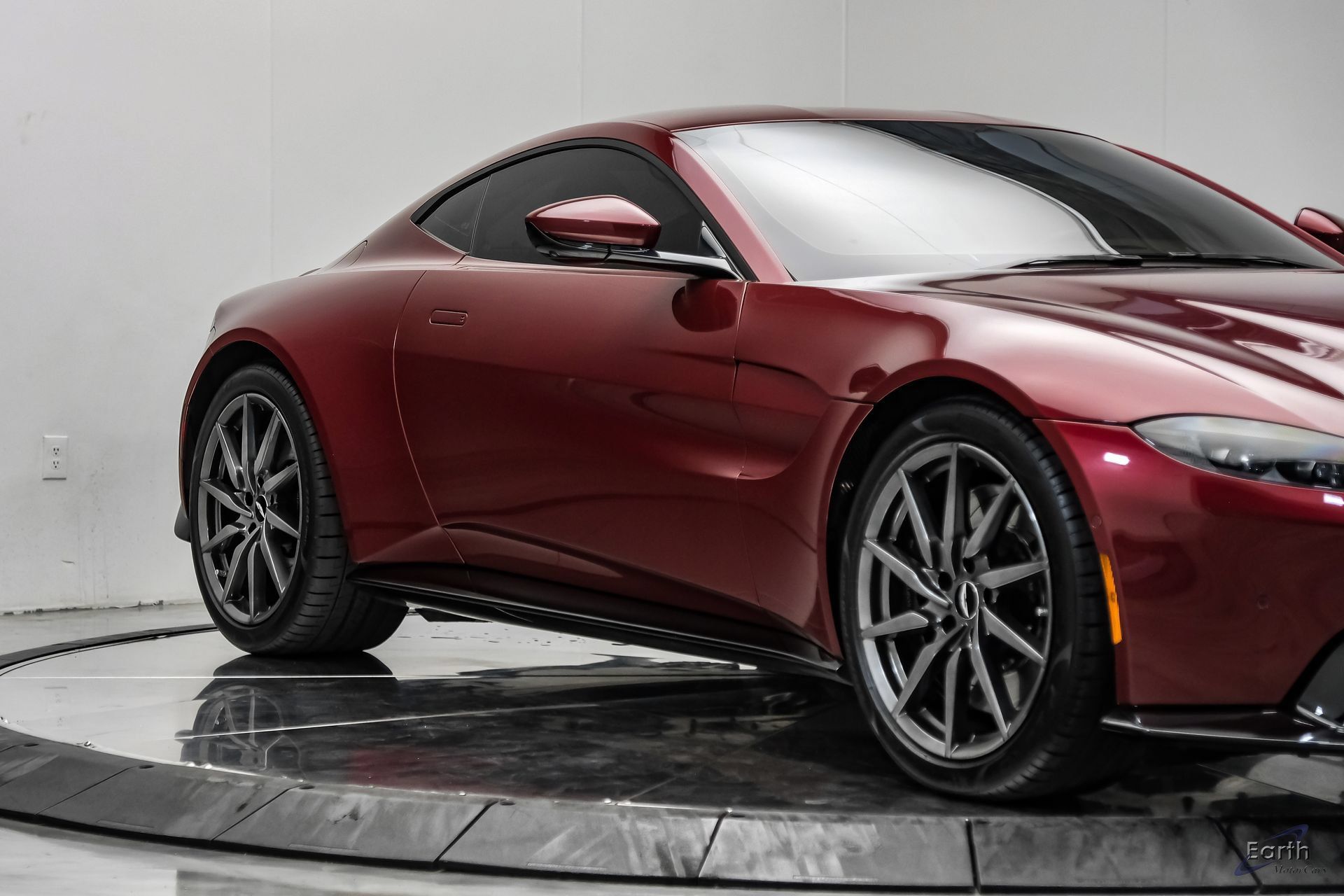 Used 2020 Aston Martin V8 Vantage Coupe RWD image 31