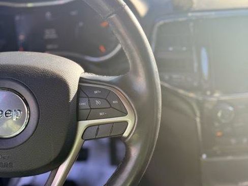 Used 2021 Jeep Grand Cherokee Laredo X AWD/4WD image 14