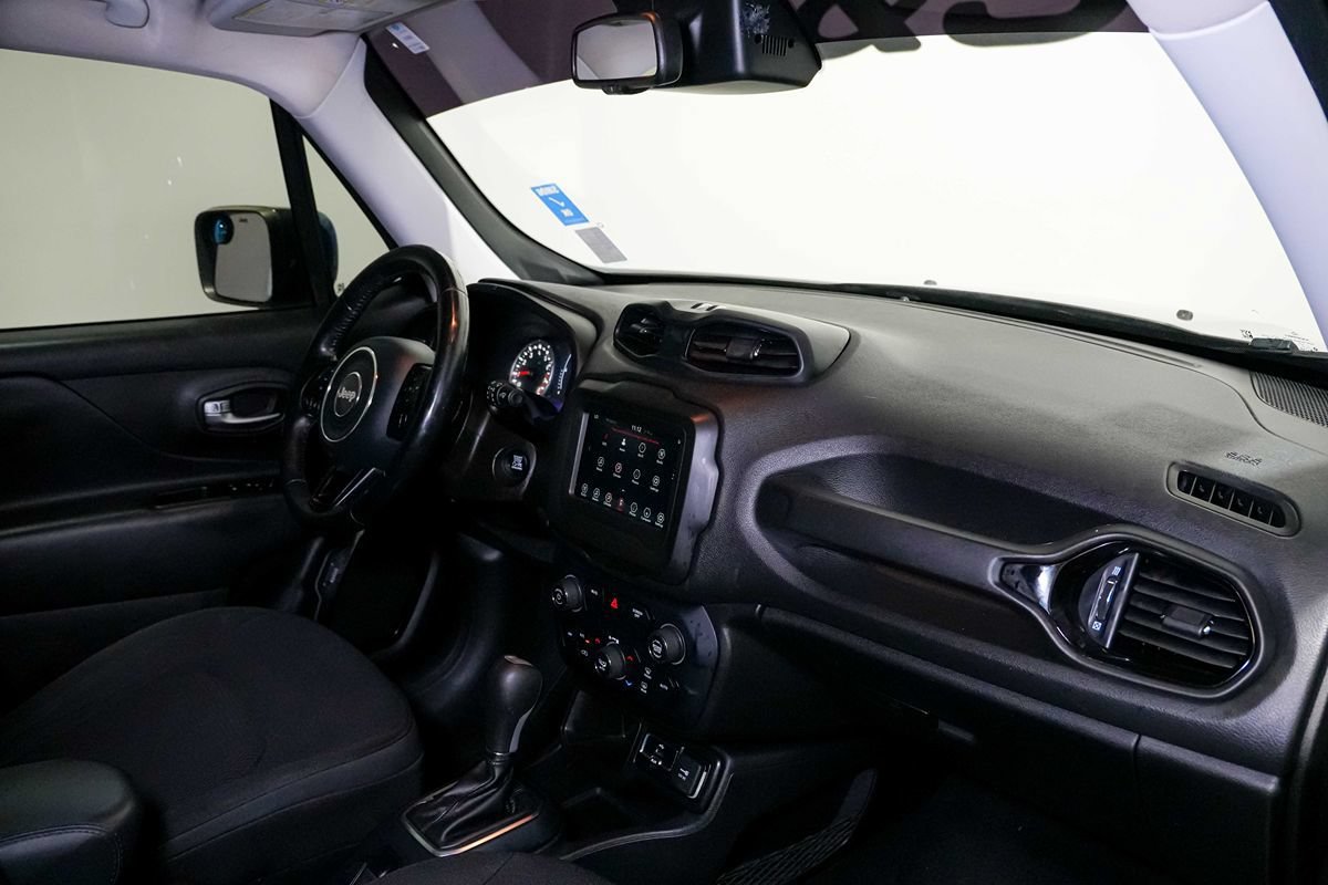 Used 2020 Jeep Renegade Altitude FWD image 18