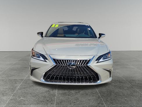 Used 2025 Lexus ES 300h w/ Premium Package image 2