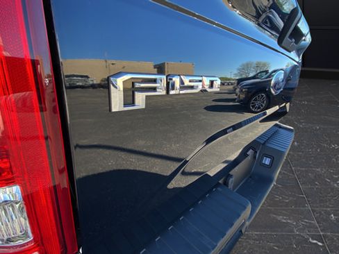 Used 2017 Ford F150 XLT w/ Equipment Group 302A Luxury AWD/4WD image 32