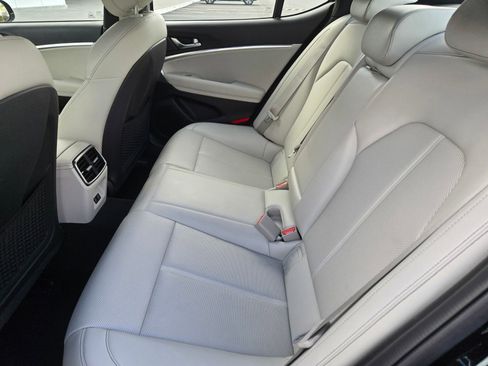Used 2025 Genesis G70 2.5T AWD/4WD image 10
