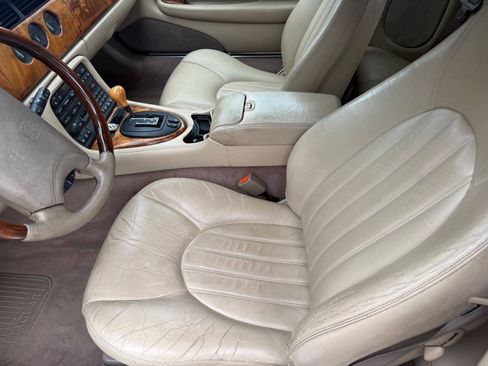 Used 2000 Jaguar XK8 Convertible RWD image 15