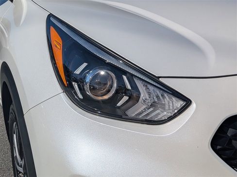 Used 2020 Kia Niro LXS image 9
