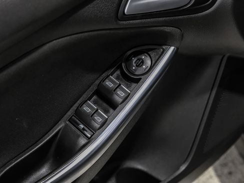Used 2017 Ford Focus ST FWD image 38