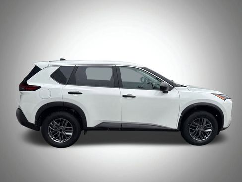 Used 2023 Nissan Rogue S image 6