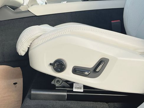 New 2026 Volvo XC90 B6 Ultra w/ Lounge Package AWD/4WD image 14