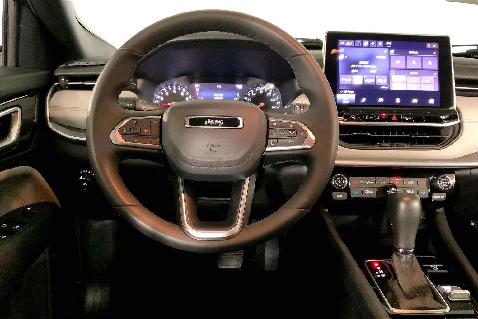 Used 2025 Jeep Compass Limited AWD/4WD image 5