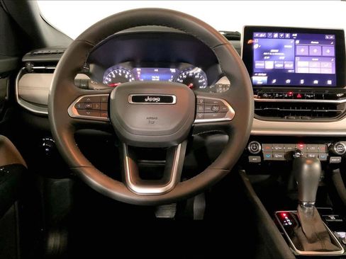 Used 2025 Jeep Compass Limited AWD/4WD image 5