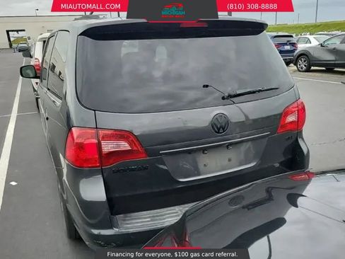 Used 2011 Volkswagen Routan SEL image 4