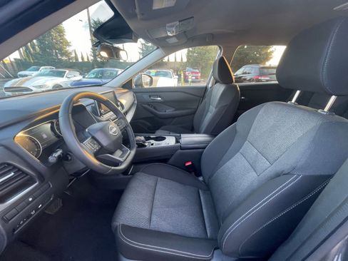 Used 2025 Nissan Rogue SV image 28