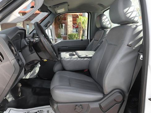 Used 2015 Ford F550 2WD Regular Cab Super Duty image 17