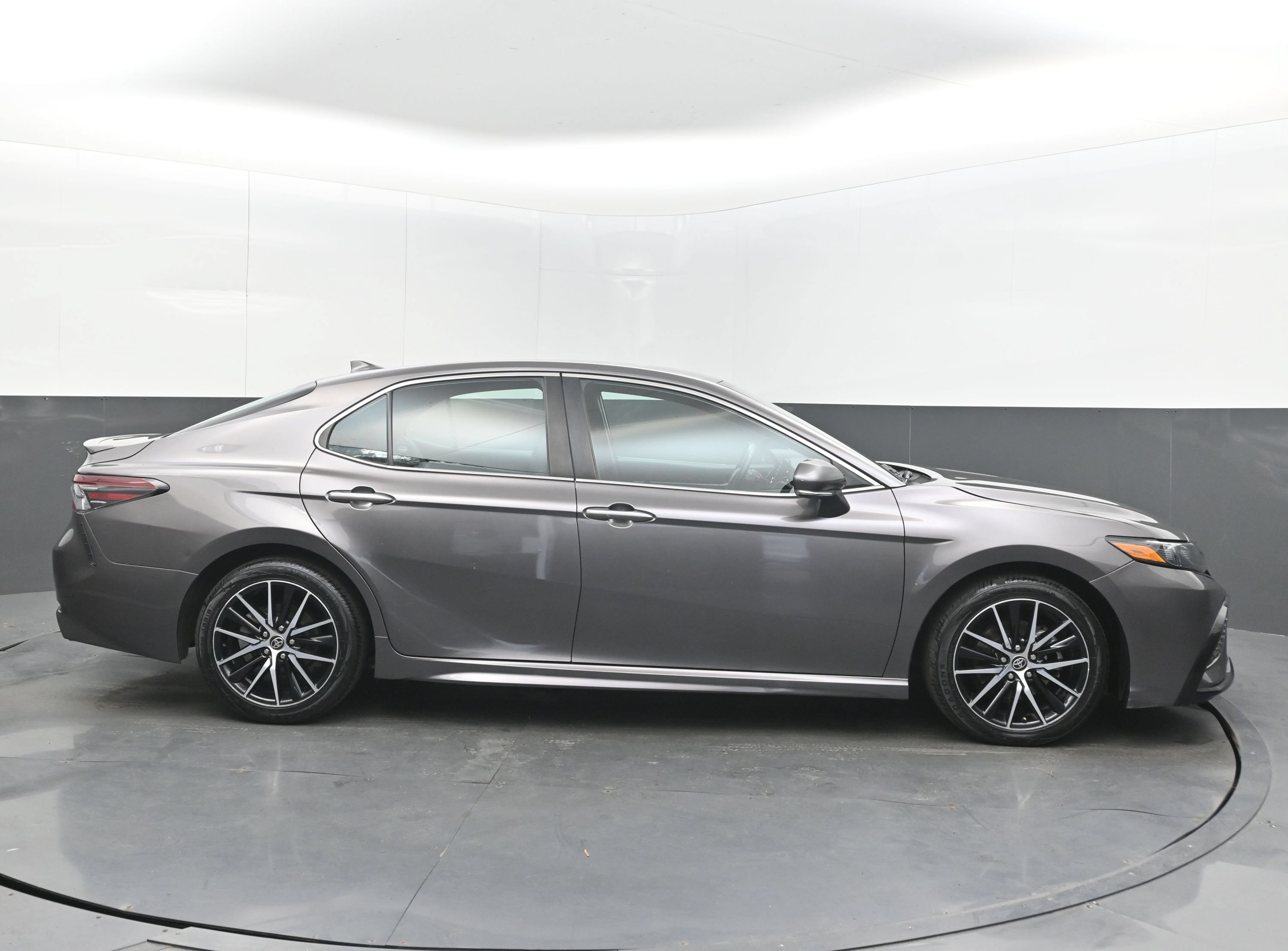 Used 2023 Toyota Camry SE FWD image 10