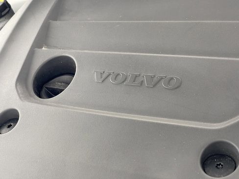 Used 2024 Volvo XC40 B5 Plus image 41