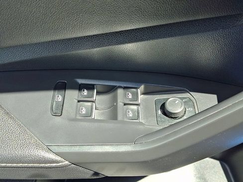 Used 2024 Volkswagen Jetta SE FWD image 15